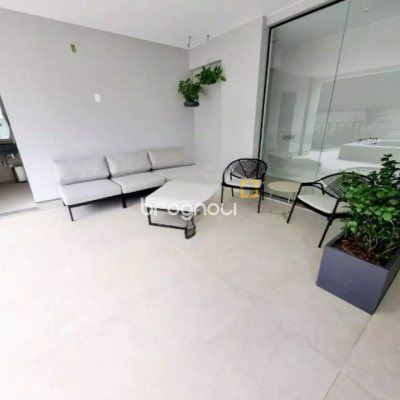 Apartamento com 75m², 2 quartos (sendo 1 suíte), 1 garagem, no bairro Estreito em Florianópolis