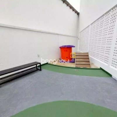 Apartamento com 75m², 2 quartos (sendo 1 suíte), 1 garagem, no bairro Estreito em Florianópolis
