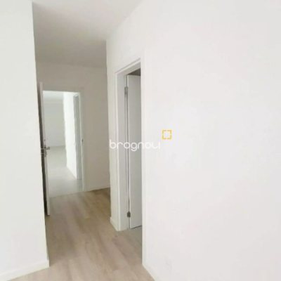 Apartamento com 75m², 2 quartos (sendo 1 suíte), 1 garagem, no bairro Estreito em Florianópolis