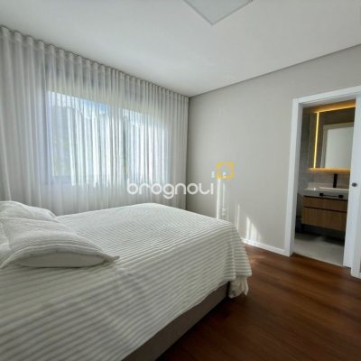 Casa com 144m², 3 quartos (sendo 1 suíte), 2 garagens, no bairro São Sebastião em Palhoça