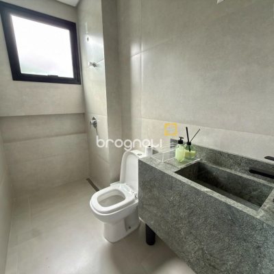Casa com 144m², 3 quartos (sendo 1 suíte), 2 garagens, no bairro São Sebastião em Palhoça