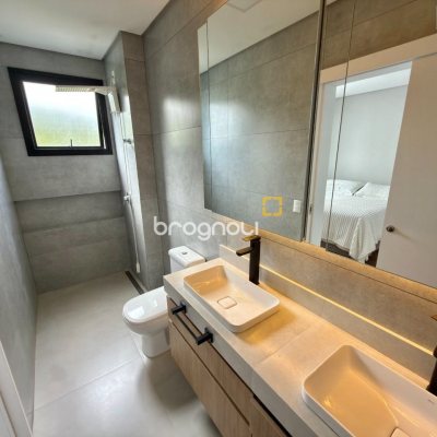 Casa com 144m², 3 quartos (sendo 1 suíte), 2 garagens, no bairro São Sebastião em Palhoça