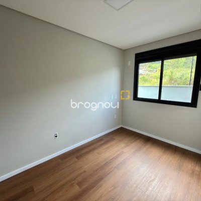 Casa com 144m², 3 quartos (sendo 1 suíte), 2 garagens, no bairro São Sebastião em Palhoça