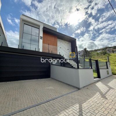 Casa com 144m², 3 quartos (sendo 1 suíte), 2 garagens, no bairro São Sebastião em Palhoça