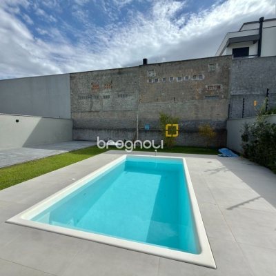 Casa com 144m², 3 quartos (sendo 1 suíte), 2 garagens, no bairro São Sebastião em Palhoça
