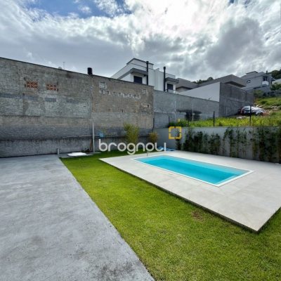 Casa com 144m², 3 quartos (sendo 1 suíte), 2 garagens, no bairro São Sebastião em Palhoça