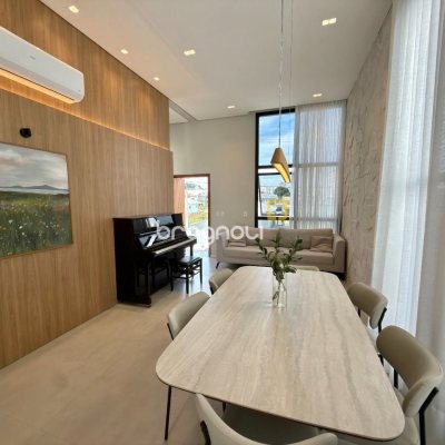 Casa com 144m², 3 quartos (sendo 1 suíte), 2 garagens, no bairro São Sebastião em Palhoça