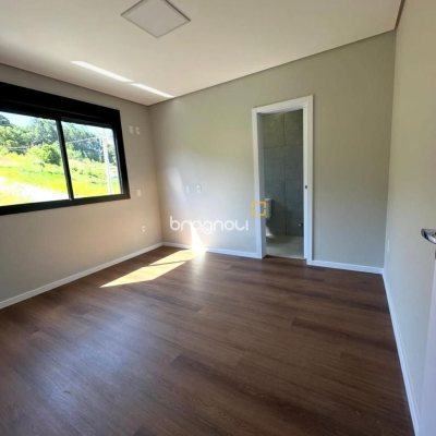 Casa com 144m², 3 quartos (sendo 1 suíte), 2 garagens, no bairro São Sebastião em Palhoça