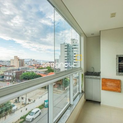 Apartamento com 78m², 3 quartos (sendo 1 suíte), 1 garagem, no bairro Barreiros em São José