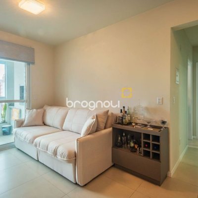 Apartamento com 78m², 3 quartos (sendo 1 suíte), 1 garagem, no bairro Barreiros em São José