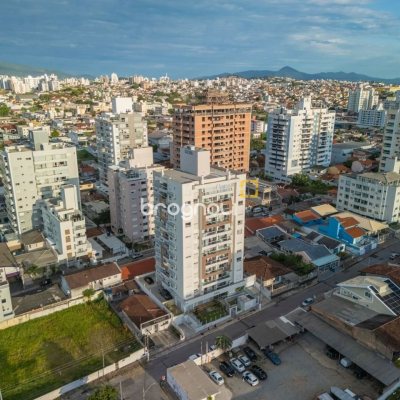 Apartamento com 78m², 3 quartos (sendo 1 suíte), 1 garagem, no bairro Barreiros em São José
