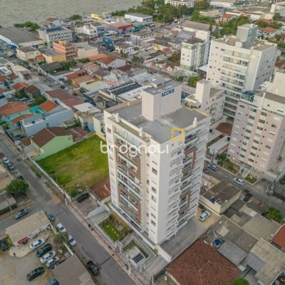 Apartamento com 78m², 3 quartos (sendo 1 suíte), 1 garagem, no bairro Barreiros em São José