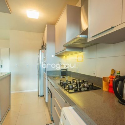 Apartamento com 78m², 3 quartos (sendo 1 suíte), 1 garagem, no bairro Barreiros em São José