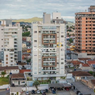 Apartamento com 78m², 3 quartos (sendo 1 suíte), 1 garagem, no bairro Barreiros em São José