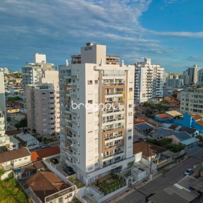 Apartamento com 78m², 3 quartos (sendo 1 suíte), 1 garagem, no bairro Barreiros em São José