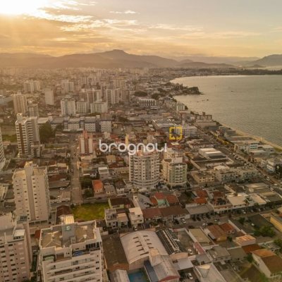 Apartamento com 78m², 3 quartos (sendo 1 suíte), 1 garagem, no bairro Barreiros em São José