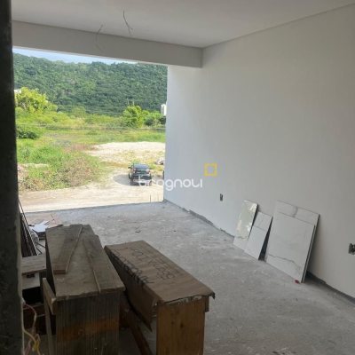 Casa com 105m², 2 quartos (sendo 2 suítes), 1 garagem, no bairro Ingleses em Florianópolis