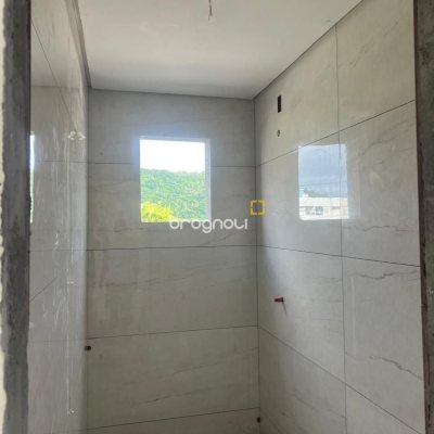 Casa com 105m², 2 quartos (sendo 2 suítes), 1 garagem, no bairro Ingleses em Florianópolis