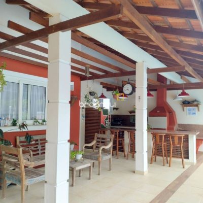 Casa de Condomínio com 278m², 4 quartos (sendo 1 suíte), 4 garagens, no bairro Sambaqui em Florianópolis