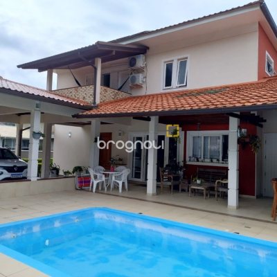 Casa de Condomínio com 278m², 4 quartos (sendo 1 suíte), 4 garagens, no bairro Sambaqui em Florianópolis