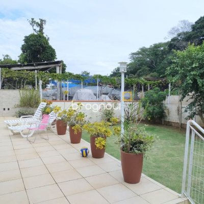 Casa de Condomínio com 278m², 4 quartos (sendo 1 suíte), 4 garagens, no bairro Sambaqui em Florianópolis