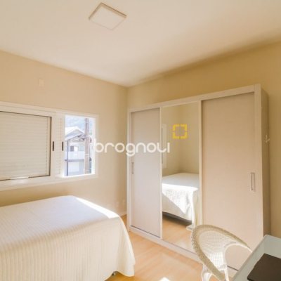 Casa de Condomínio com 278m², 4 quartos (sendo 1 suíte), 4 garagens, no bairro Sambaqui em Florianópolis