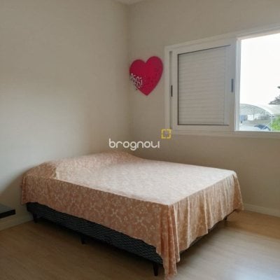 Casa de Condomínio com 278m², 4 quartos (sendo 1 suíte), 4 garagens, no bairro Sambaqui em Florianópolis
