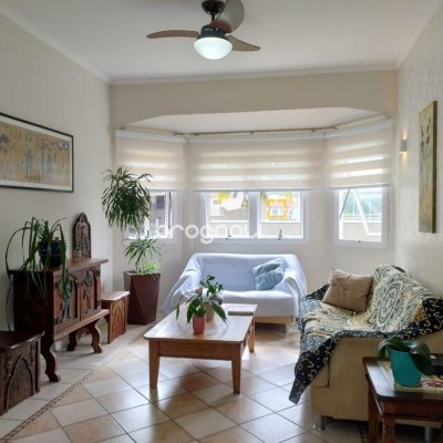 Casa de Condomínio com 278m², 4 quartos (sendo 1 suíte), 4 garagens, no bairro Sambaqui em Florianópolis