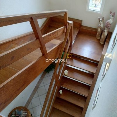 Casa de Condomínio com 278m², 4 quartos (sendo 1 suíte), 4 garagens, no bairro Sambaqui em Florianópolis