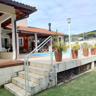 Casa de Condomínio com 278m², 4 quartos (sendo 1 suíte), 4 garagens, no bairro Sambaqui em Florianópolis