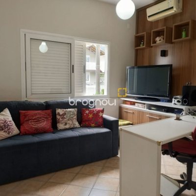Casa de Condomínio com 278m², 4 quartos (sendo 1 suíte), 4 garagens, no bairro Sambaqui em Florianópolis