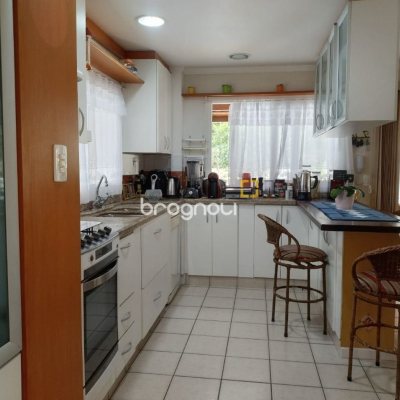 Casa de Condomínio com 278m², 4 quartos (sendo 1 suíte), 4 garagens, no bairro Sambaqui em Florianópolis