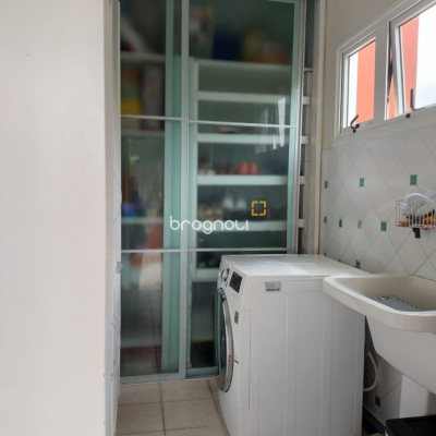 Casa de Condomínio com 278m², 4 quartos (sendo 1 suíte), 4 garagens, no bairro Sambaqui em Florianópolis