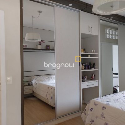 Casa de Condomínio com 278m², 4 quartos (sendo 1 suíte), 4 garagens, no bairro Sambaqui em Florianópolis