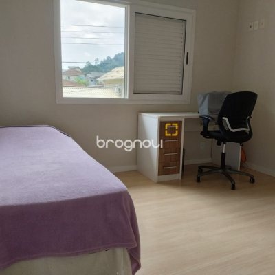 Casa de Condomínio com 278m², 4 quartos (sendo 1 suíte), 4 garagens, no bairro Sambaqui em Florianópolis