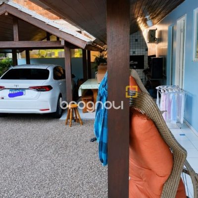 Casa de Condomínio com 160m², 3 quartos (sendo 1 suíte), 1 garagem, no bairro Vargem do Bom Jesus em Florianópolis