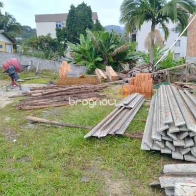 Terreno com 182m², no bairro Vargem do Bom Jesus em Florianópolis
