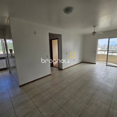 Apartamento com 76m², 2 quartos (sendo 1 suíte), 1 garagem, no bairro Kobrasol em São José