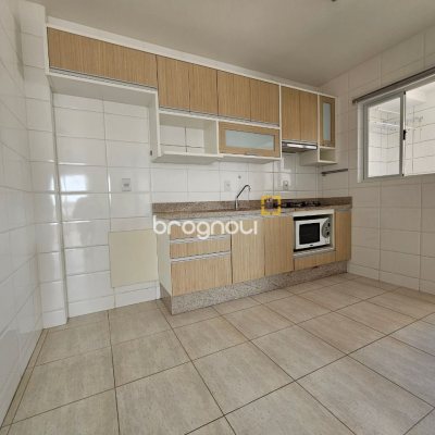 Apartamento com 76m², 2 quartos (sendo 1 suíte), 1 garagem, no bairro Kobrasol em São José