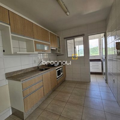 Apartamento com 76m², 2 quartos (sendo 1 suíte), 1 garagem, no bairro Kobrasol em São José