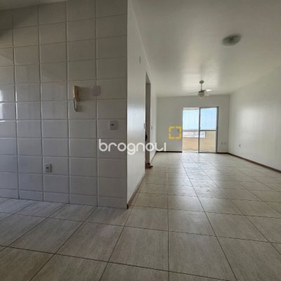 Apartamento com 76m², 2 quartos (sendo 1 suíte), 1 garagem, no bairro Kobrasol em São José