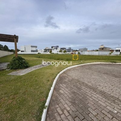 Terreno com 387m², no bairro Campeche em Florianópolis