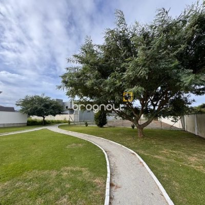 Terreno com 387m², no bairro Campeche em Florianópolis