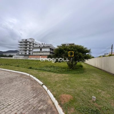 Terreno com 387m², no bairro Campeche em Florianópolis