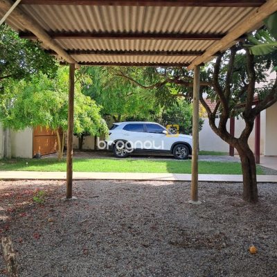 Casa com 200m², 5 quartos, 3 garagens, no bairro São João do Rio Vermelho em Florianópolis