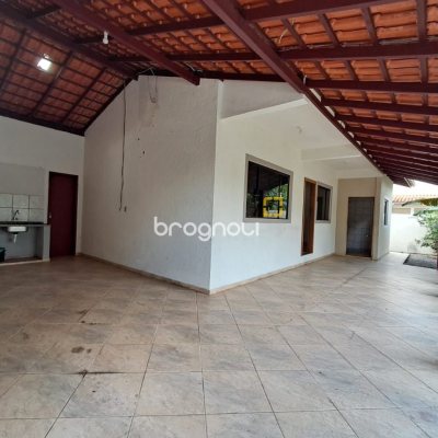 Casa com 200m², 5 quartos, 3 garagens, no bairro São João do Rio Vermelho em Florianópolis