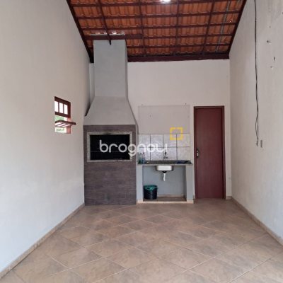Casa com 200m², 5 quartos, 3 garagens, no bairro São João do Rio Vermelho em Florianópolis