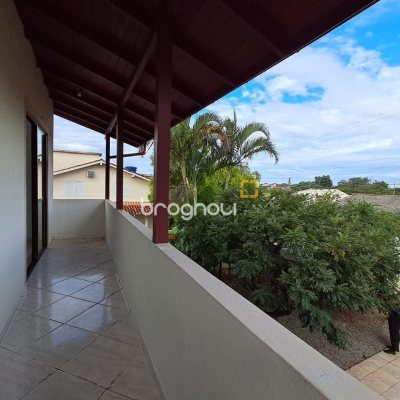 Casa com 200m², 5 quartos, 3 garagens, no bairro São João do Rio Vermelho em Florianópolis