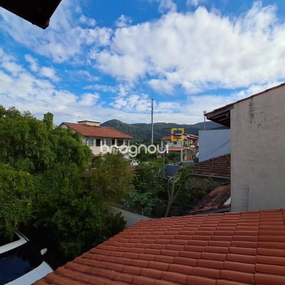 Casa com 200m², 5 quartos, 3 garagens, no bairro São João do Rio Vermelho em Florianópolis