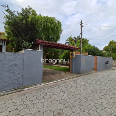 Casa com 200m², 5 quartos, 3 garagens, no bairro São João do Rio Vermelho em Florianópolis